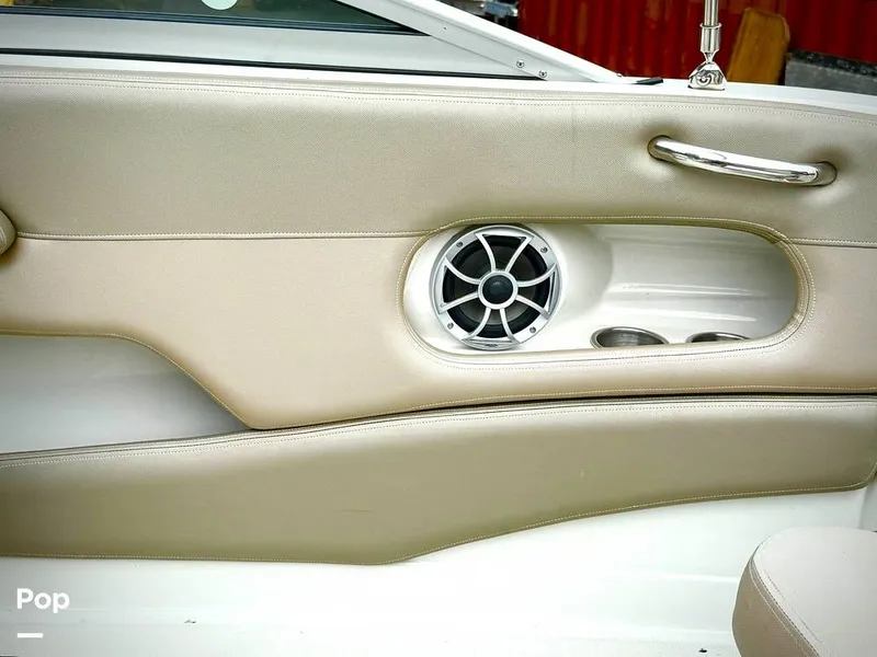 Slide: The Image of Crownline Boats E 215 XS 2022 - 15812185