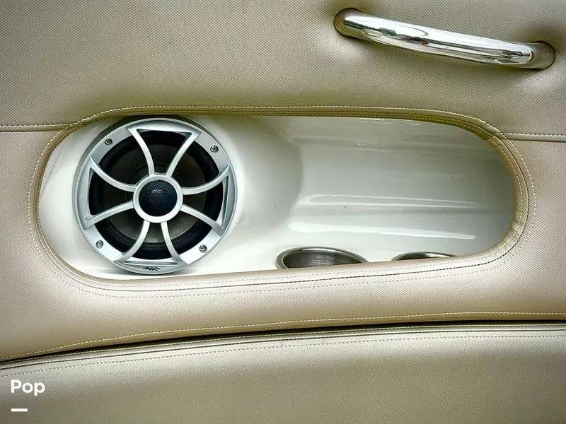 Slide: The Image of Crownline Boats E 215 XS 2022 - 15812188