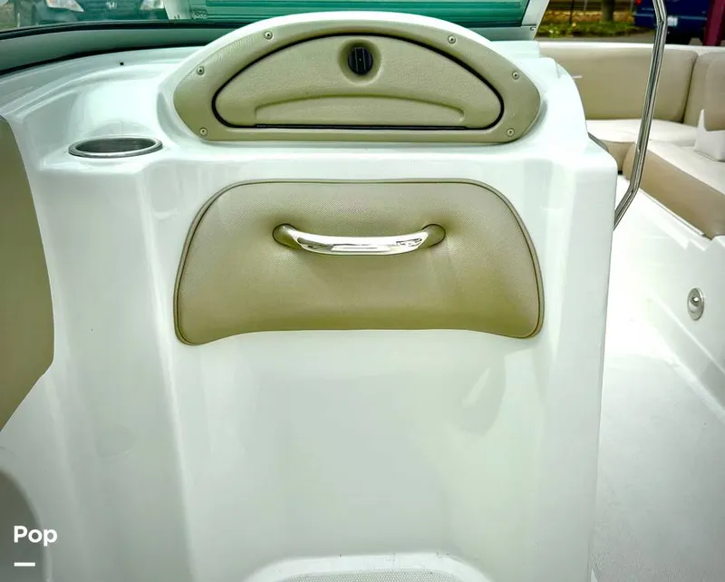 Slide: The Image of Crownline Boats E 215 XS 2022 - 15812189