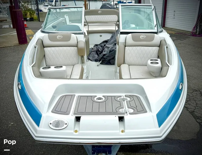 Slide: The Image of Crownline Boats E 215 XS 2022 - 15812169
