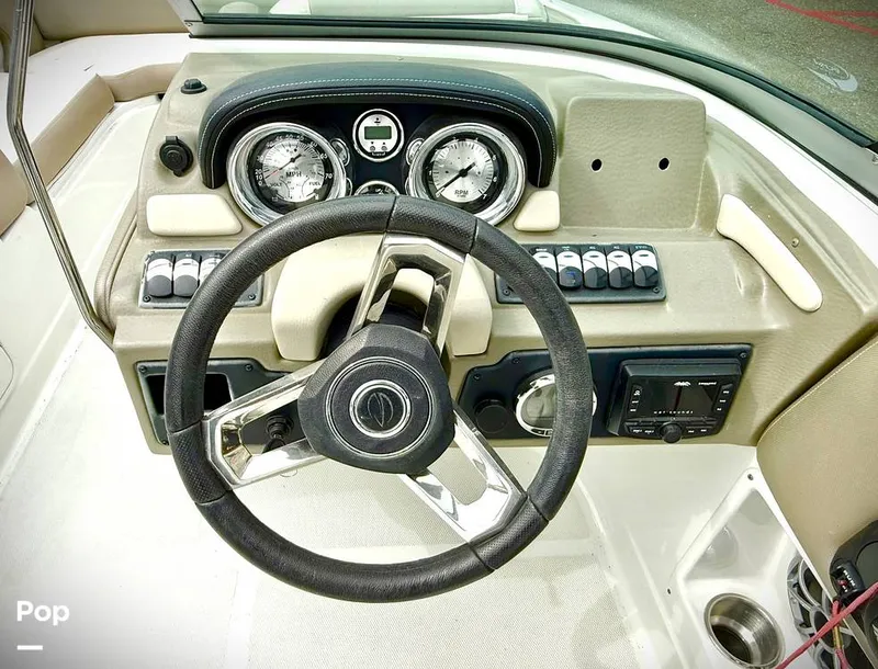 Slide: The Image of Crownline Boats E 215 XS 2022 - 15812191