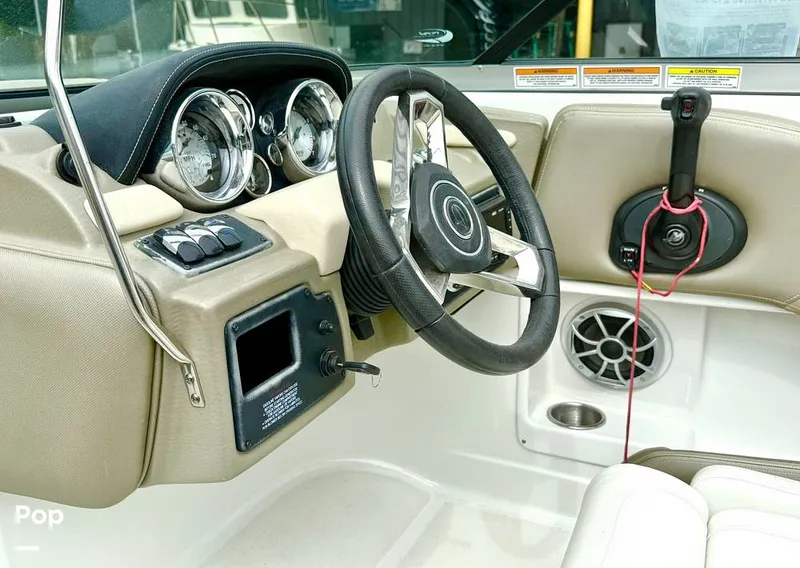 Slide: The Image of Crownline Boats E 215 XS 2022 - 15812192