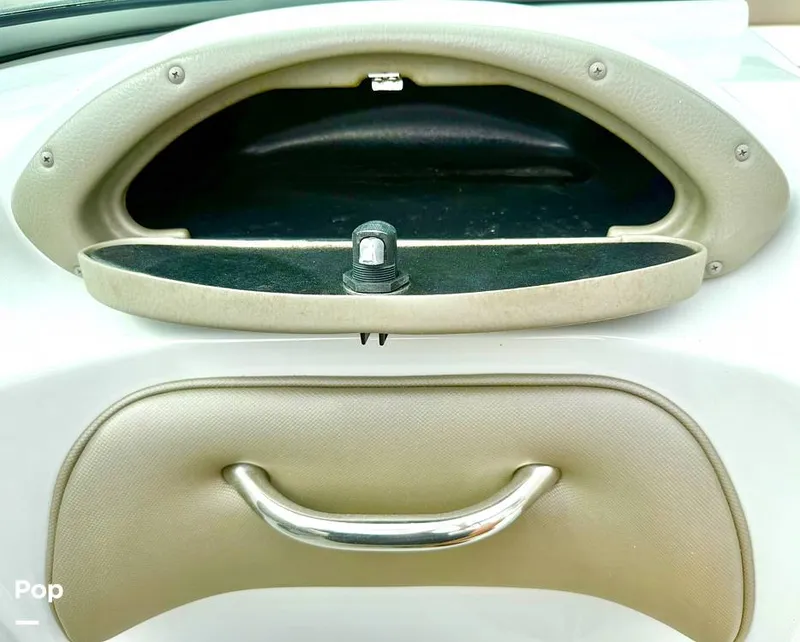 Slide: The Image of Crownline Boats E 215 XS 2022 - 15812195