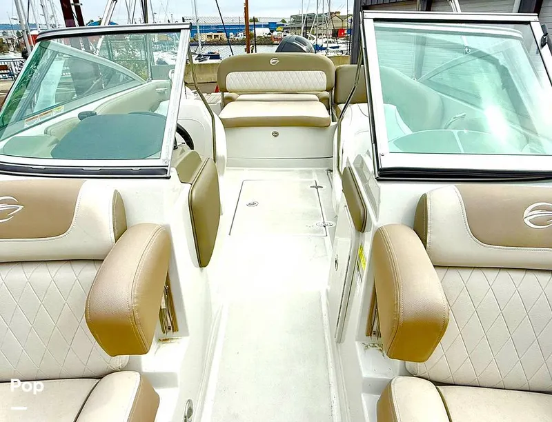 Slide: The Image of Crownline Boats E 215 XS 2022 - 15812197