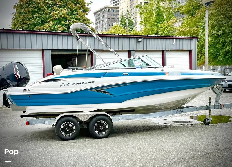 Slide: The Image of Crownline Boats E 215 XS 2022 - 15812199