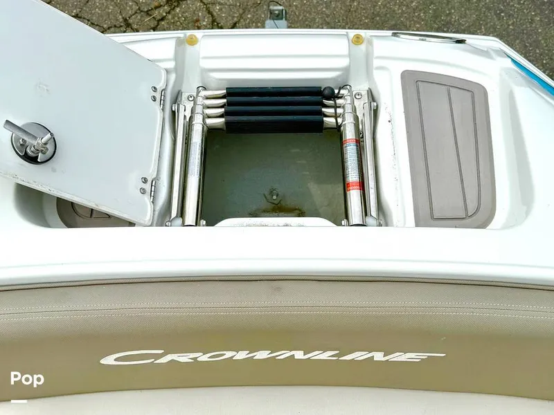 Slide: The Image of Crownline Boats E 215 XS 2022 - 15812202