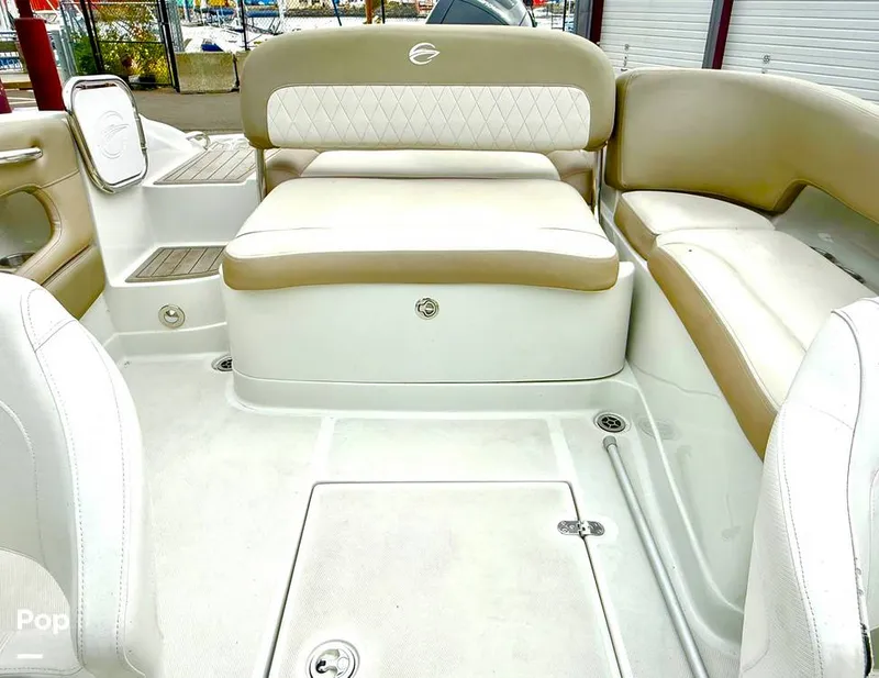 Slide: The Image of Crownline Boats E 215 XS 2022 - 15812204
