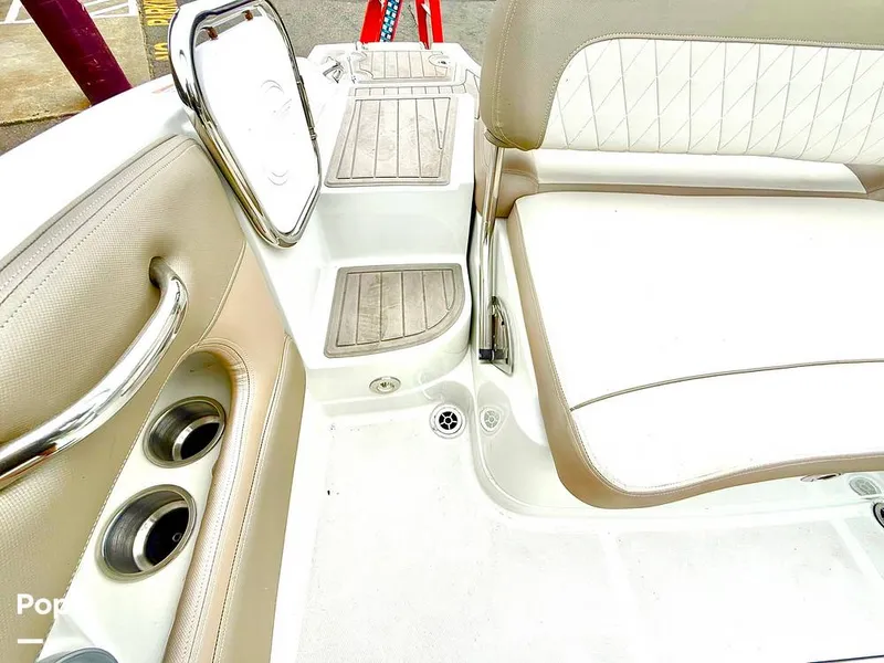 Slide: The Image of Crownline Boats E 215 XS 2022 - 15812207