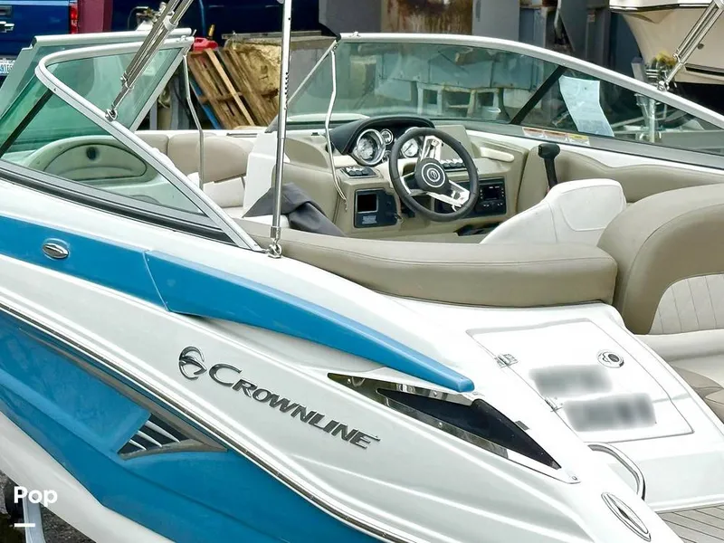 Slide: The Image of Crownline Boats E 215 XS 2022 - 15812174