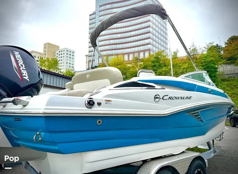 Slide: The Image of Crownline Boats E 215 XS 2022 - 15812186