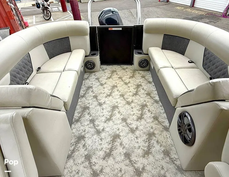 Slide: The Image of Crest Classic 220 DLX 2021 - 15811586