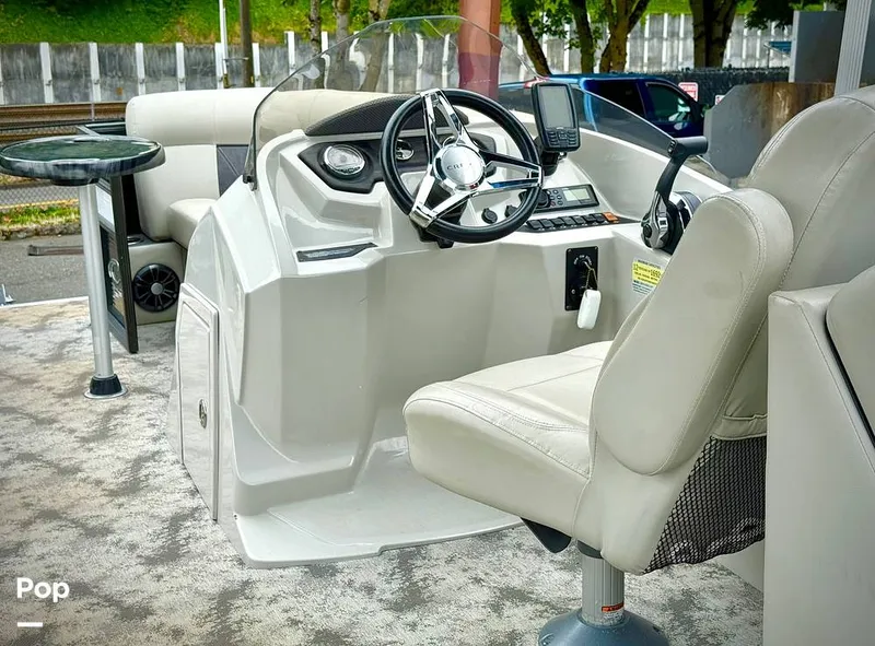 Slide: The Image of Crest Classic 220 DLX 2021 - 15811594