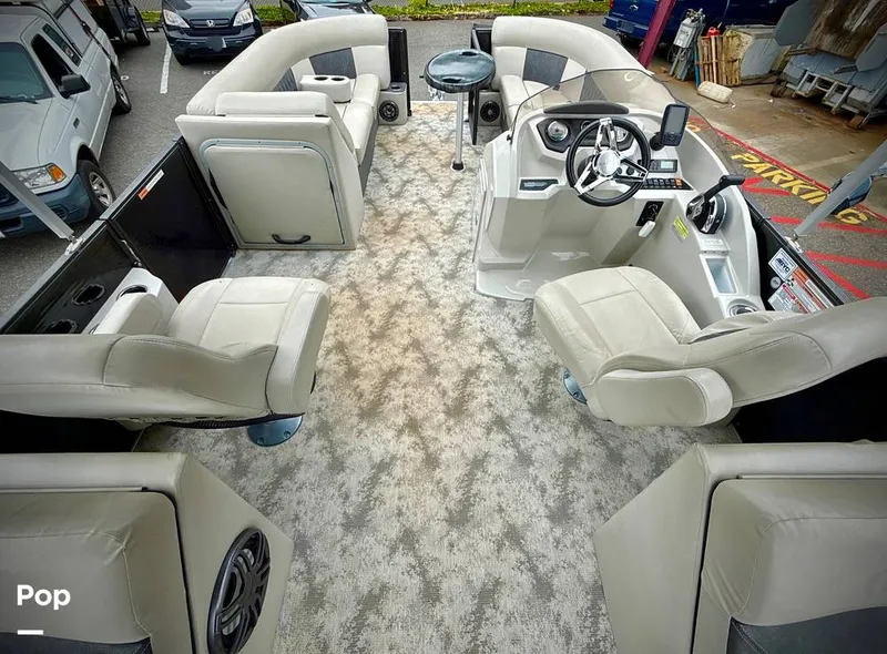 Slide: The Image of Crest Classic 220 DLX 2021 - 15811598