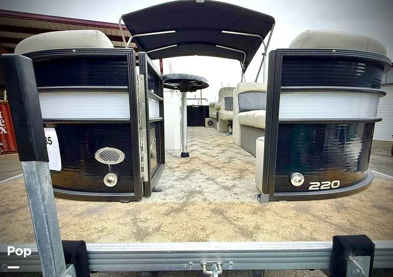 Slide: The Image of Crest Classic 220 DLX 2021 - 15811543