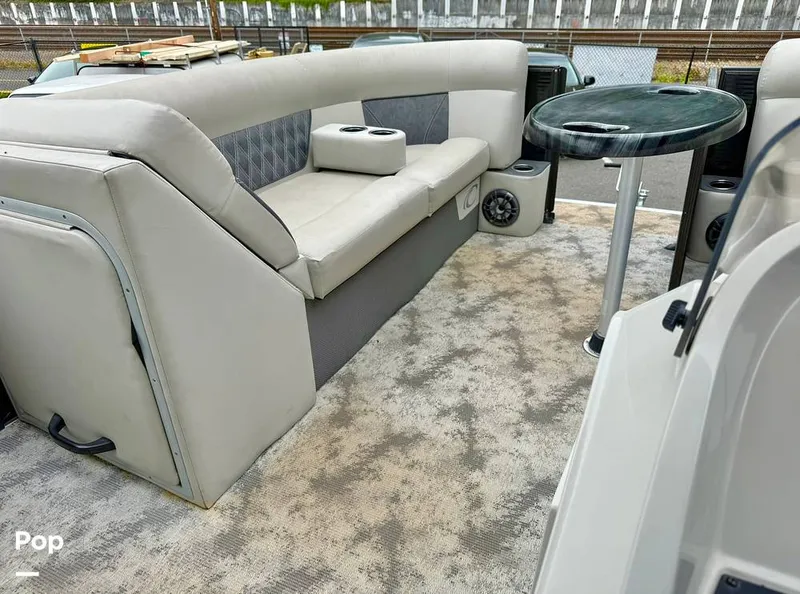 Slide: The Image of Crest Classic 220 DLX 2021 - 15811580