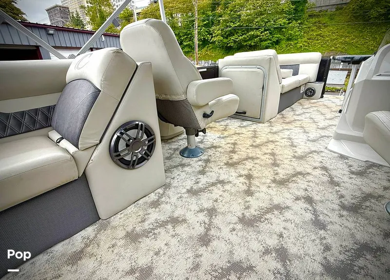 Slide: The Image of Crest Classic 220 DLX 2021 - 15811589