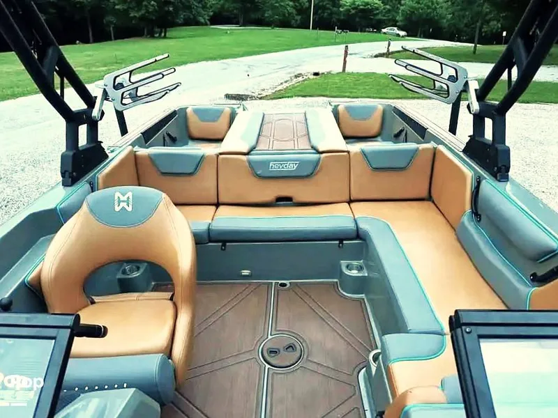 Slide: The Image of Heyday Wake Boats WT-2DC 2022 - 15812223