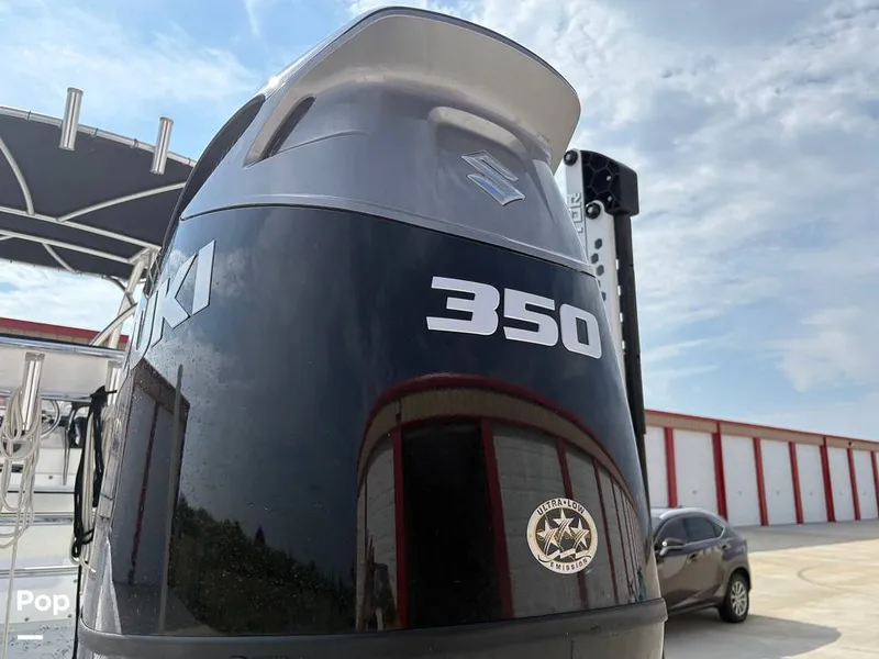 Slide: The Image of 2022 Suzuki 350hp Engine - 15830261