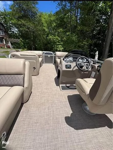 Slide: The Image of Sun Tracker Party Barge 20DLX 2023 - 15799904