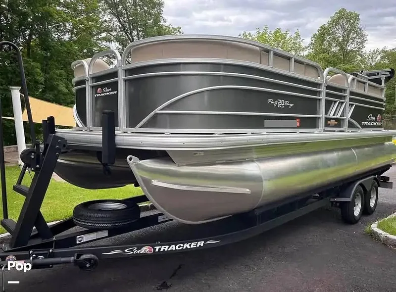 Slide: The Image of Sun Tracker Party Barge 20DLX 2023 - 15820225