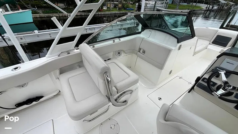 Slide: The Image of Boston Whaler 230 Vantage 2019 - 15825069