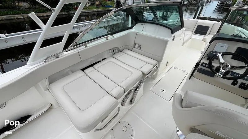 Slide: The Image of Boston Whaler 230 Vantage 2019 - 15825071