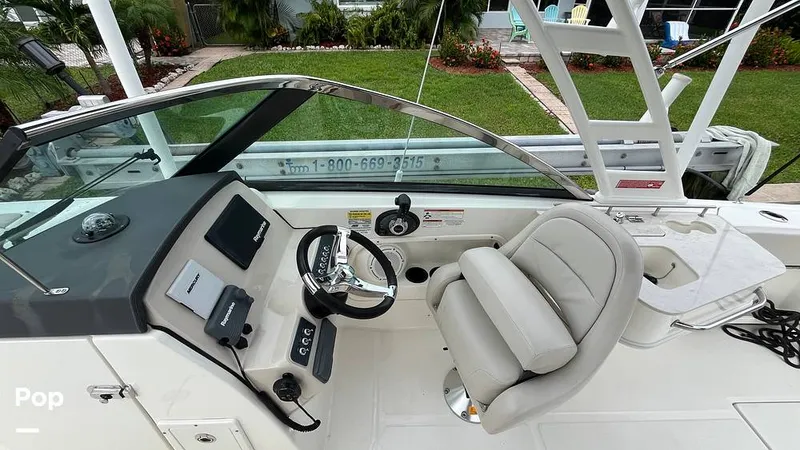 Slide: The Image of Boston Whaler 230 Vantage 2019 - 15825073