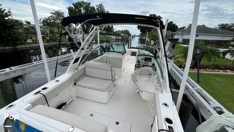Slide: The Image of Boston Whaler 230 Vantage 2019 - 15825059