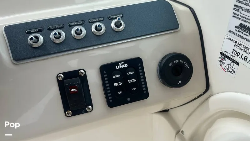 Slide: The Image of Boston Whaler 230 Vantage 2019 - 15825077