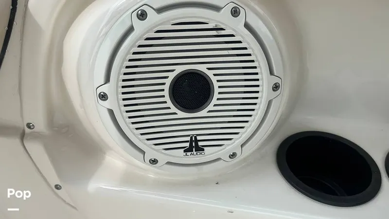 Slide: The Image of Boston Whaler 230 Vantage 2019 - 15825080