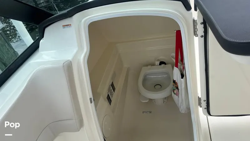 Slide: The Image of Boston Whaler 230 Vantage 2019 - 15825081