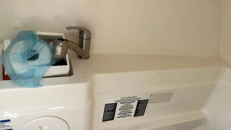 Slide: The Image of Boston Whaler 230 Vantage 2019 - 15825083