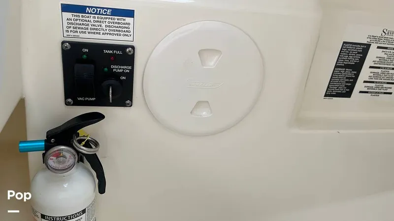 Slide: The Image of Boston Whaler 230 Vantage 2019 - 15825084