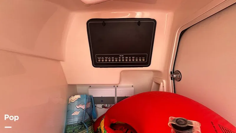 Slide: The Image of Boston Whaler 230 Vantage 2019 - 15825093