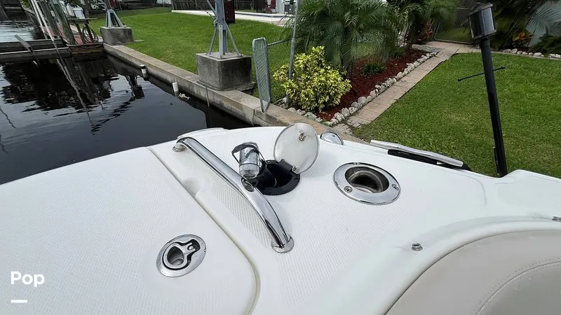 Slide: The Image of Boston Whaler 230 Vantage 2019 - 15825099