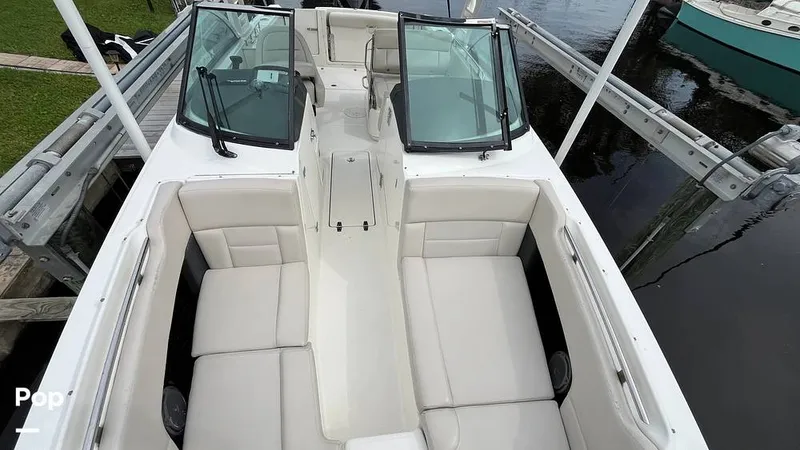 Slide: The Image of Boston Whaler 230 Vantage 2019 - 15825100
