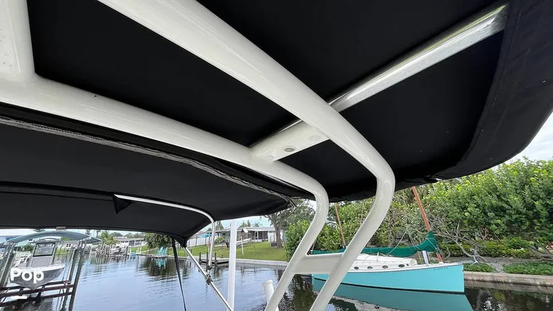 Slide: The Image of Boston Whaler 230 Vantage 2019 - 15825110