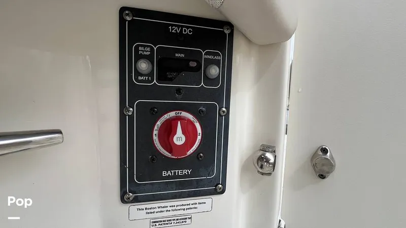 Slide: The Image of Boston Whaler 230 Vantage 2019 - 15825113