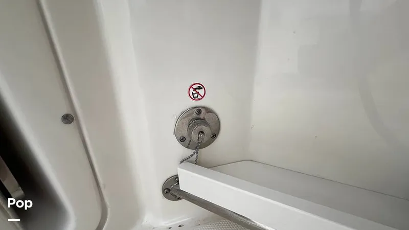 Slide: The Image of Boston Whaler 230 Vantage 2019 - 15825115