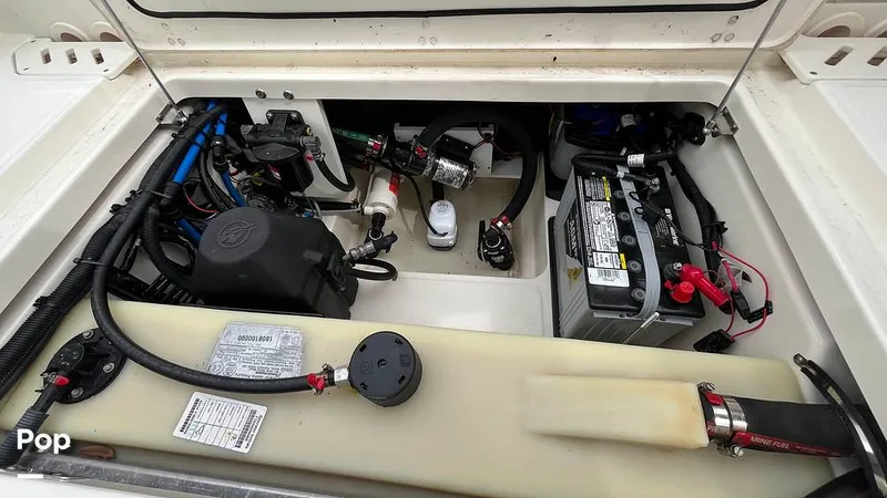 Slide: The Image of Boston Whaler 230 Vantage 2019 - 15825117