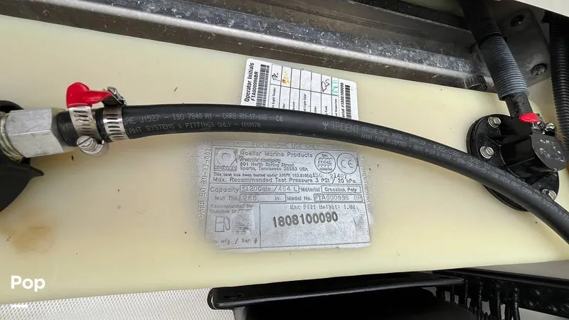 Slide: The Image of Boston Whaler 230 Vantage 2019 - 15825118