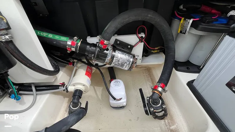 Slide: The Image of Boston Whaler 230 Vantage 2019 - 15825120