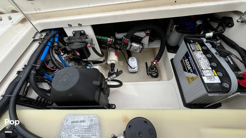 Slide: The Image of Boston Whaler 230 Vantage 2019 - 15825122