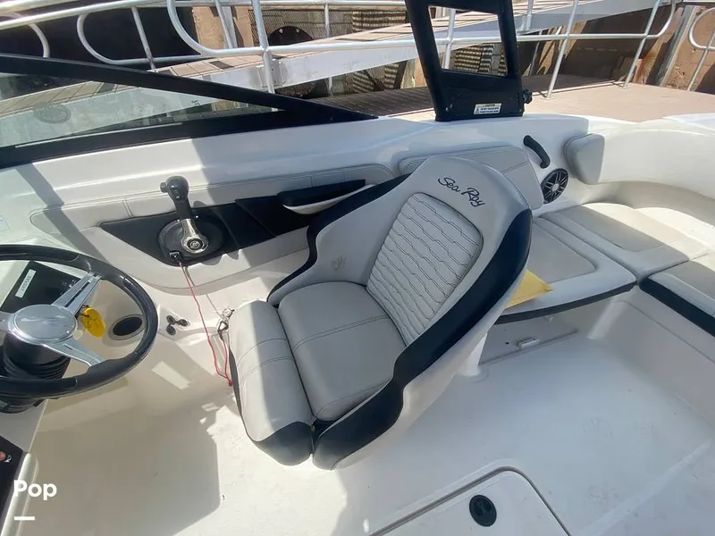 Slide: The Image of Sea Ray 210 SPX 2022 - 15794200