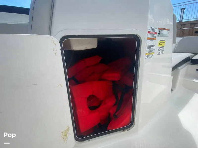 Slide: The Image of Sea Ray 210 SPX 2022 - 15794206