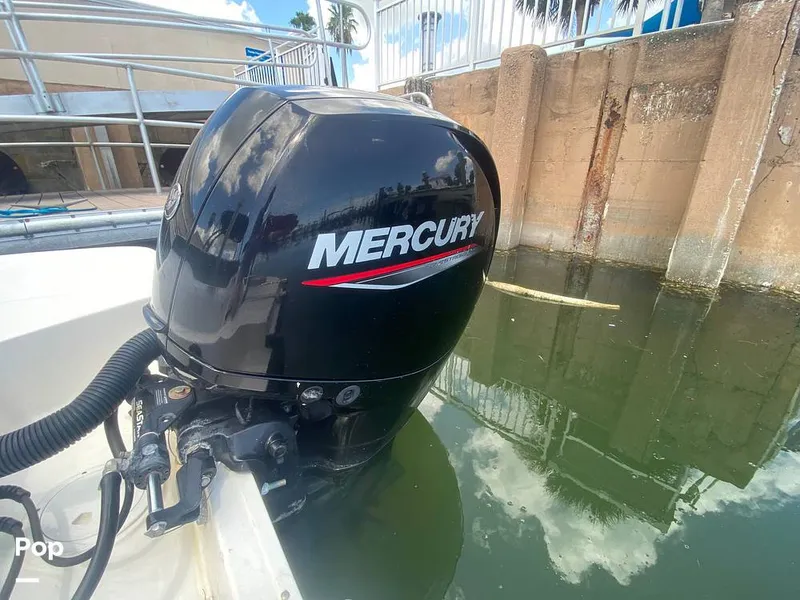 Slide: The Image of Sea Ray 210 SPX 2022 - 15794087