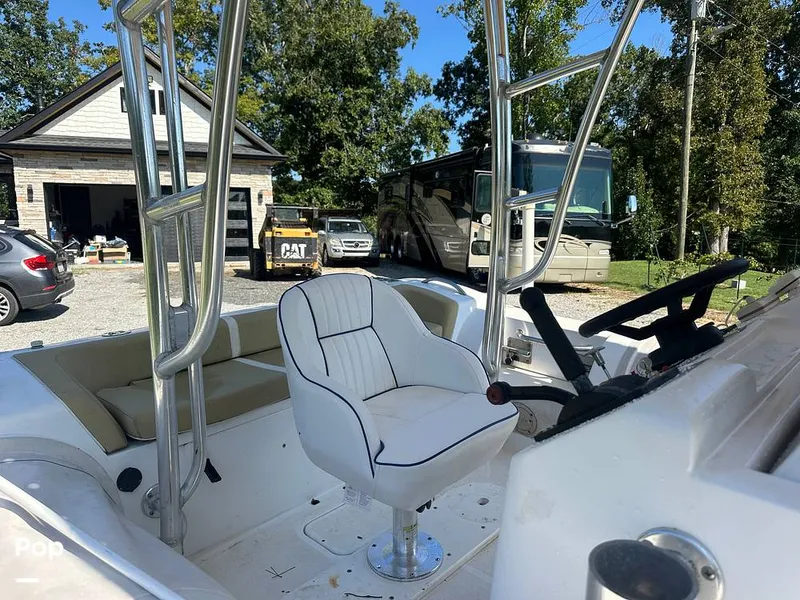 Slide: The Image of Nautica 18.6' Wide Body 2010 - 15843329