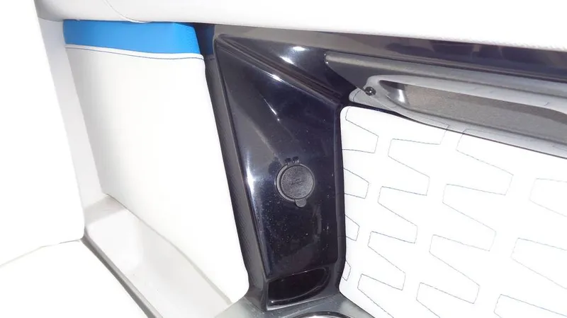 Slide: The Image of Mastercraft X22 2021 - 15801471