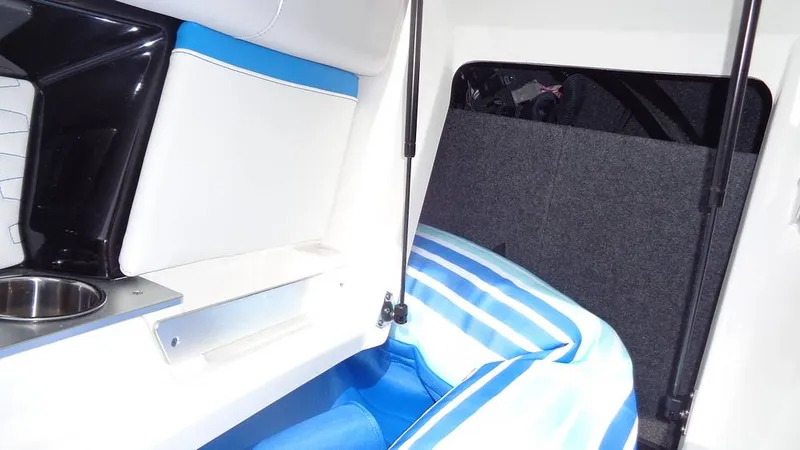 Slide: The Image of Mastercraft X22 2021 - 15801472