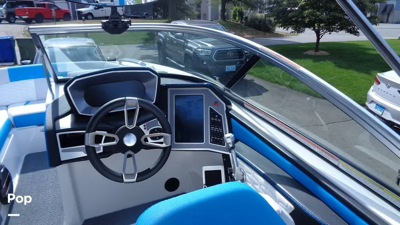 Slide: The Image of Mastercraft X22 2021 - 15801478